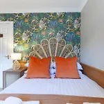 A Gem Nestled In The Heart Of Oxford With Parking!