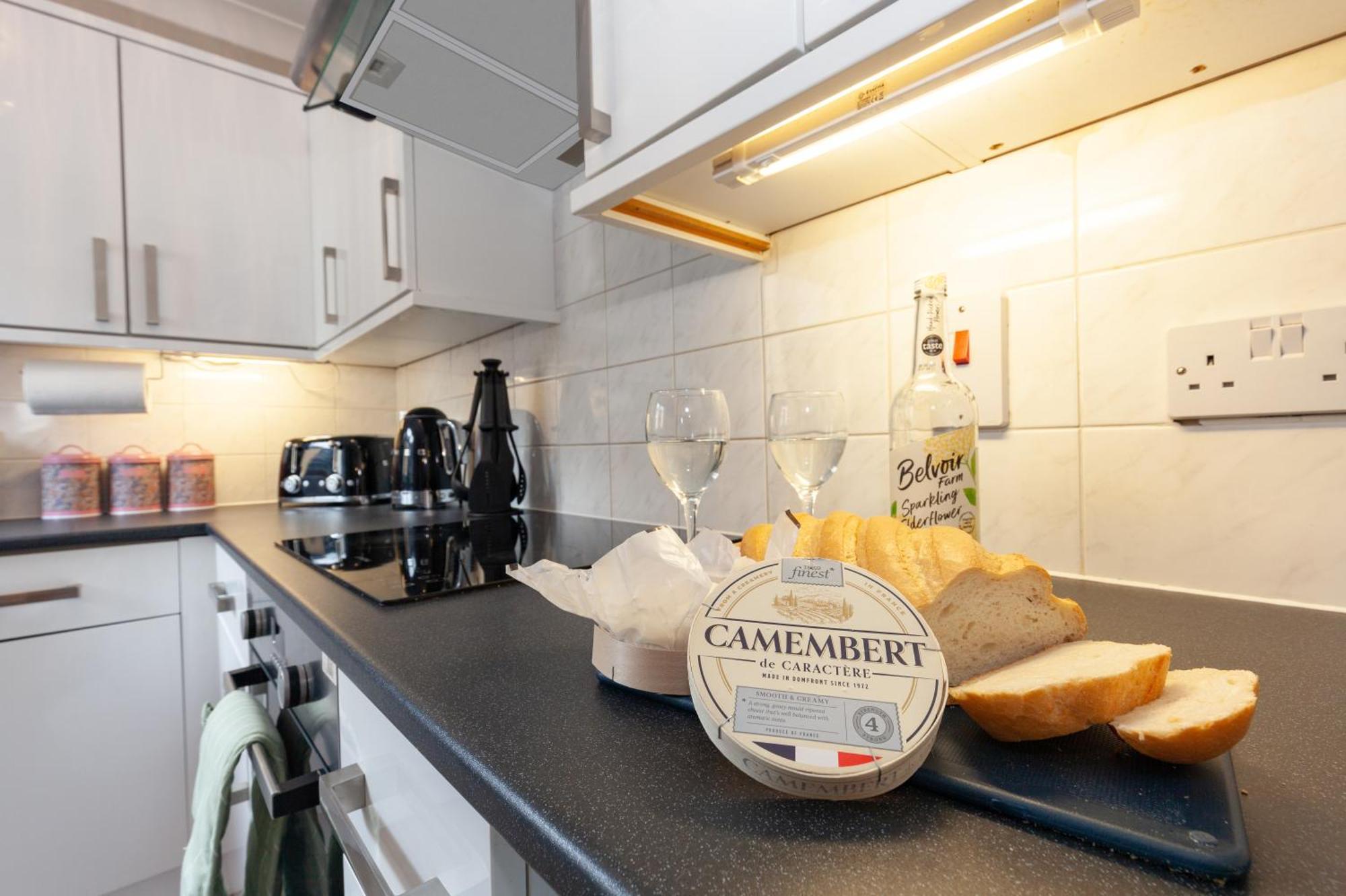 Apartamento A Gem Nestled In The Heart Of With Parking! *