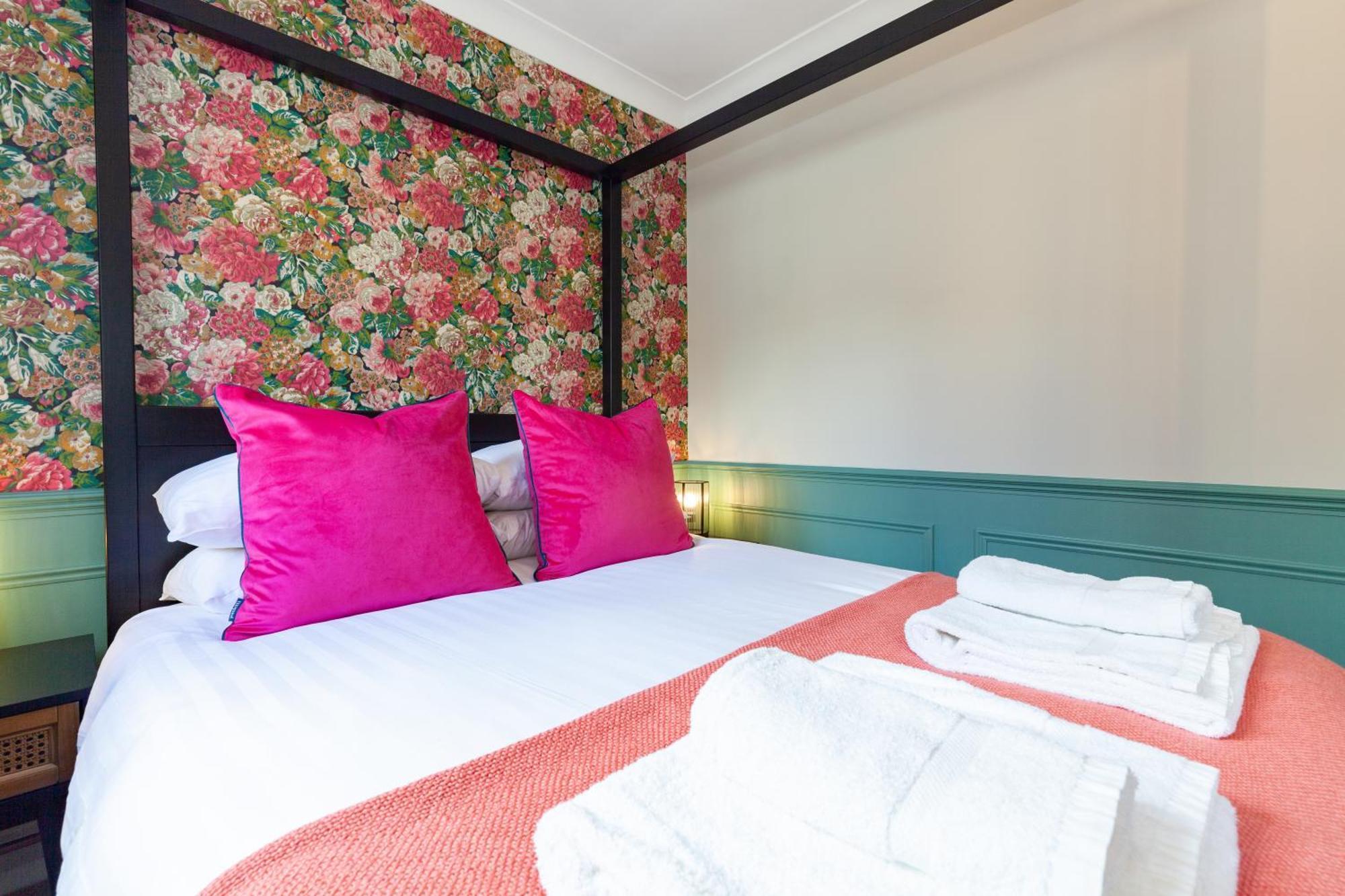 A Gem Nestled In The Heart Of With Parking! * Oxford
