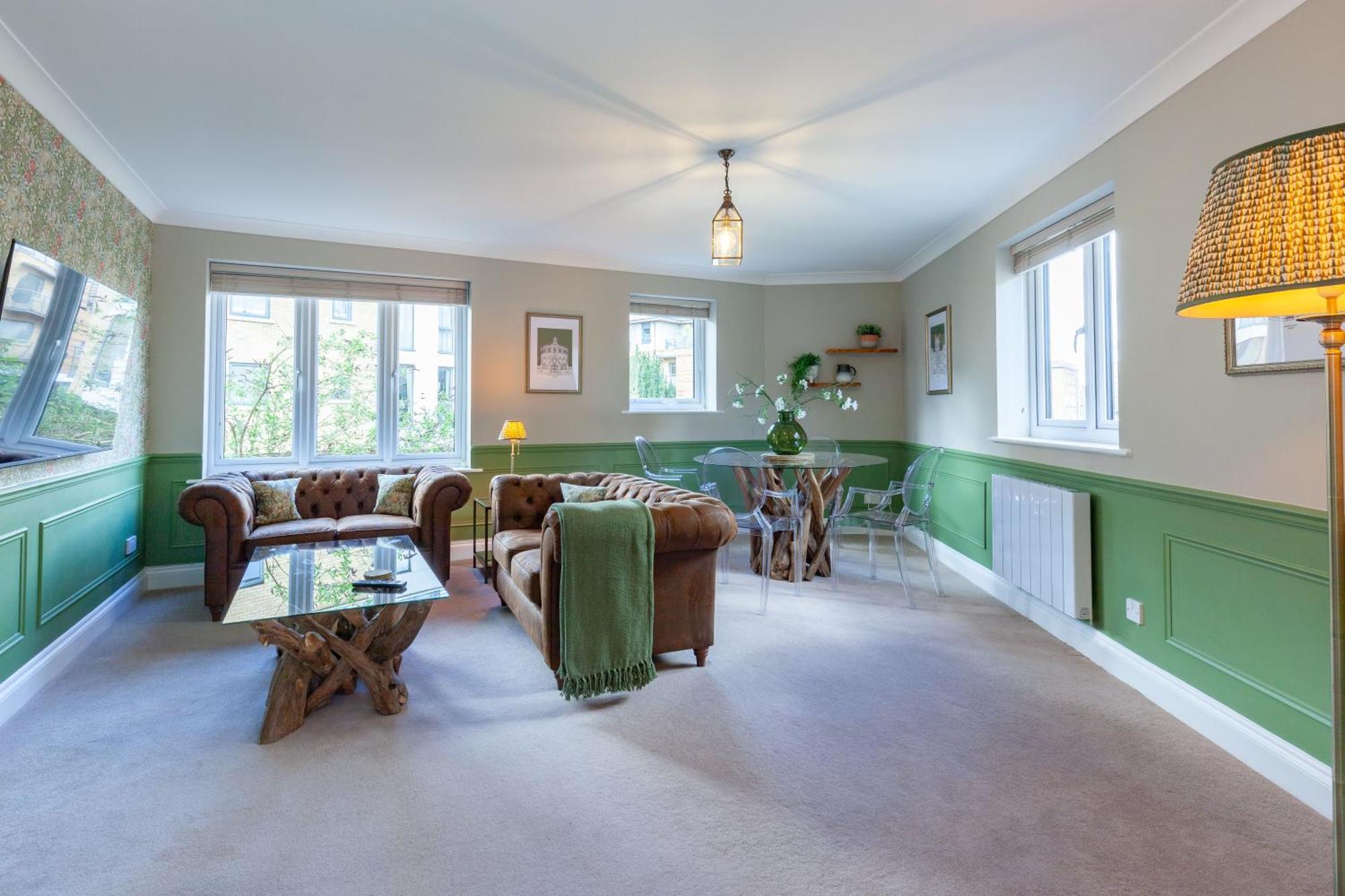 A Gem Nestled In The Heart Of With Parking! * Oxford