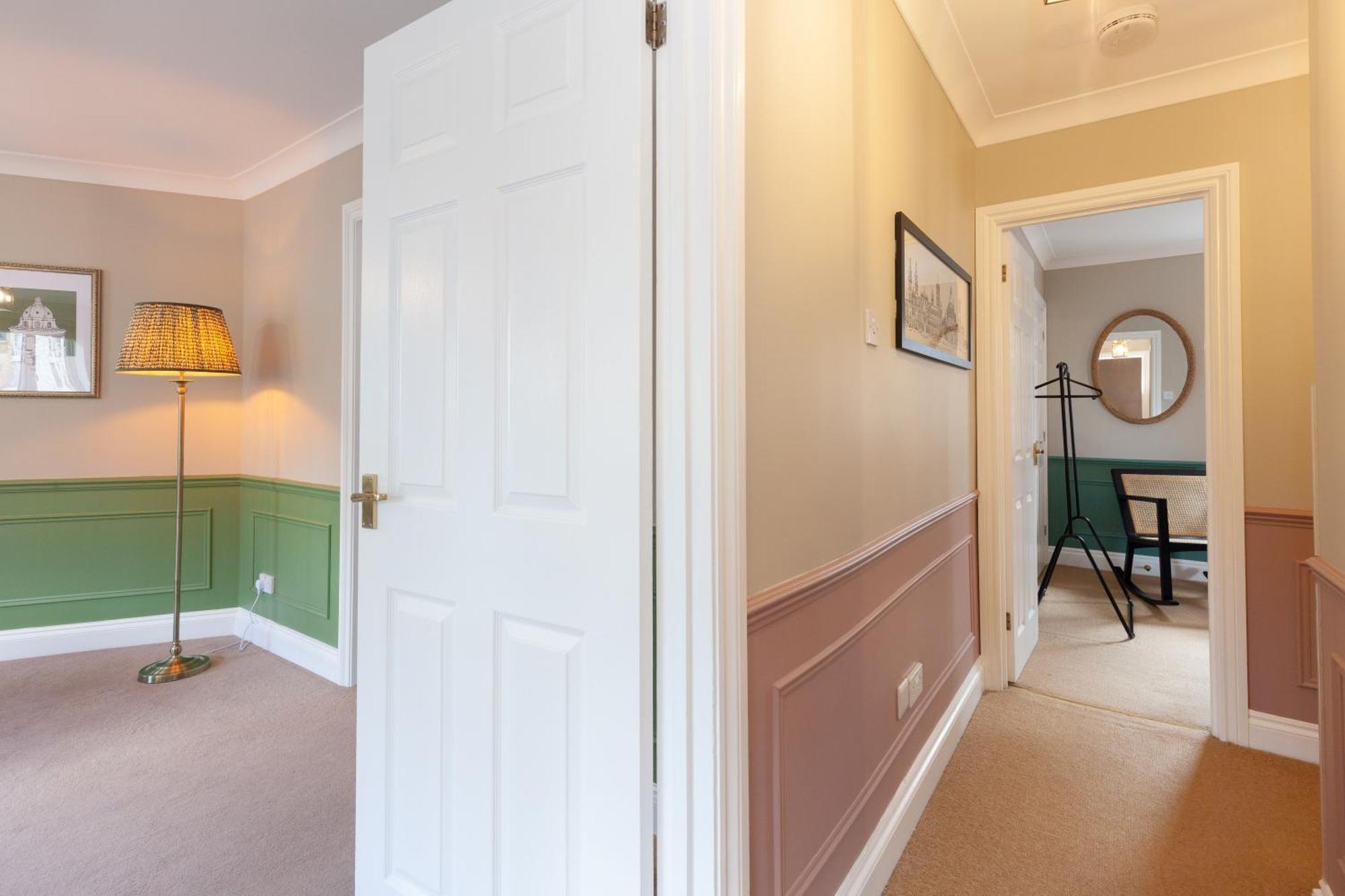 A Gem Nestled In The Heart Of With Parking! Apartamento