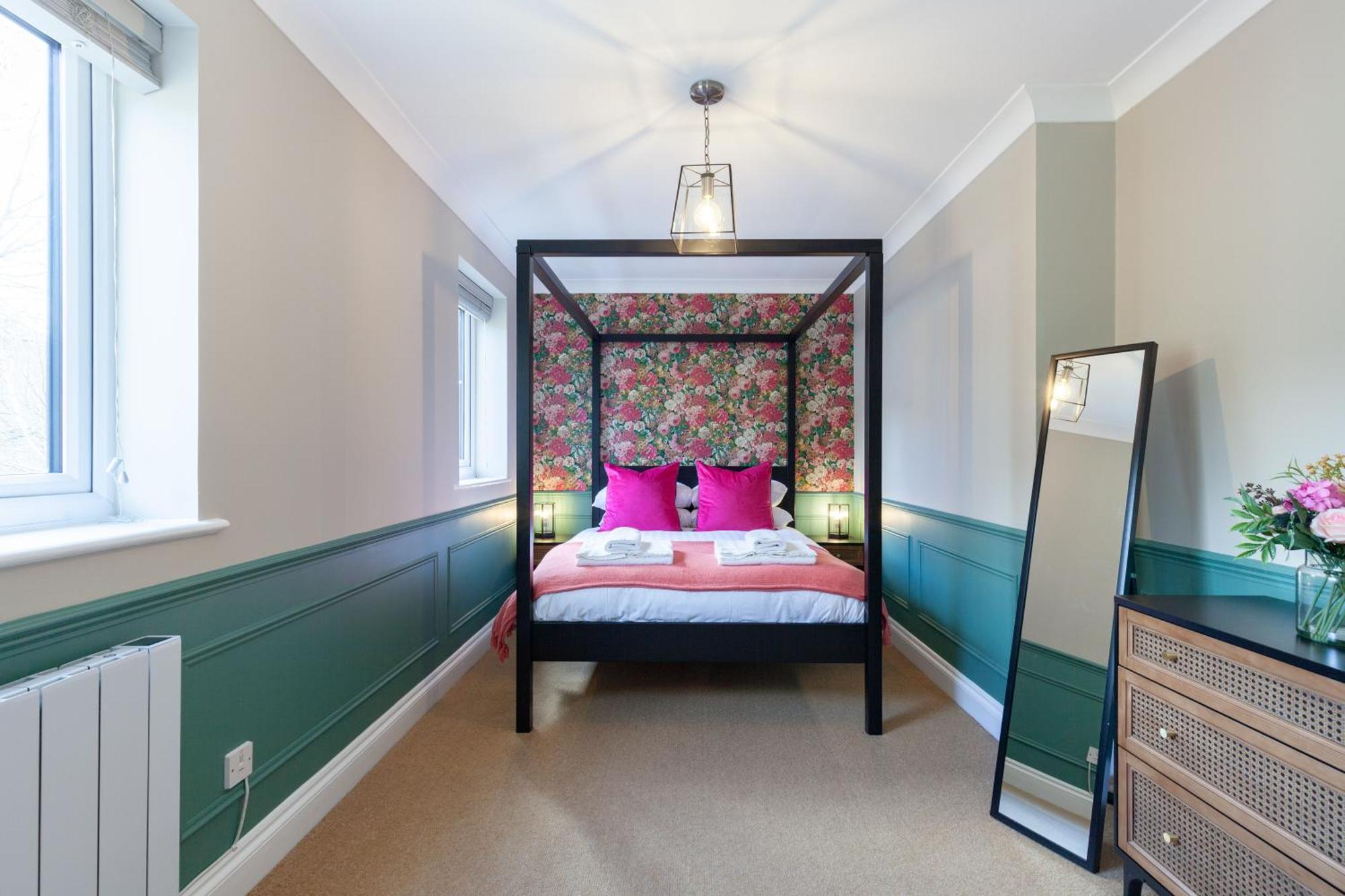 A Gem Nestled In The Heart Of With Parking! * Oxford